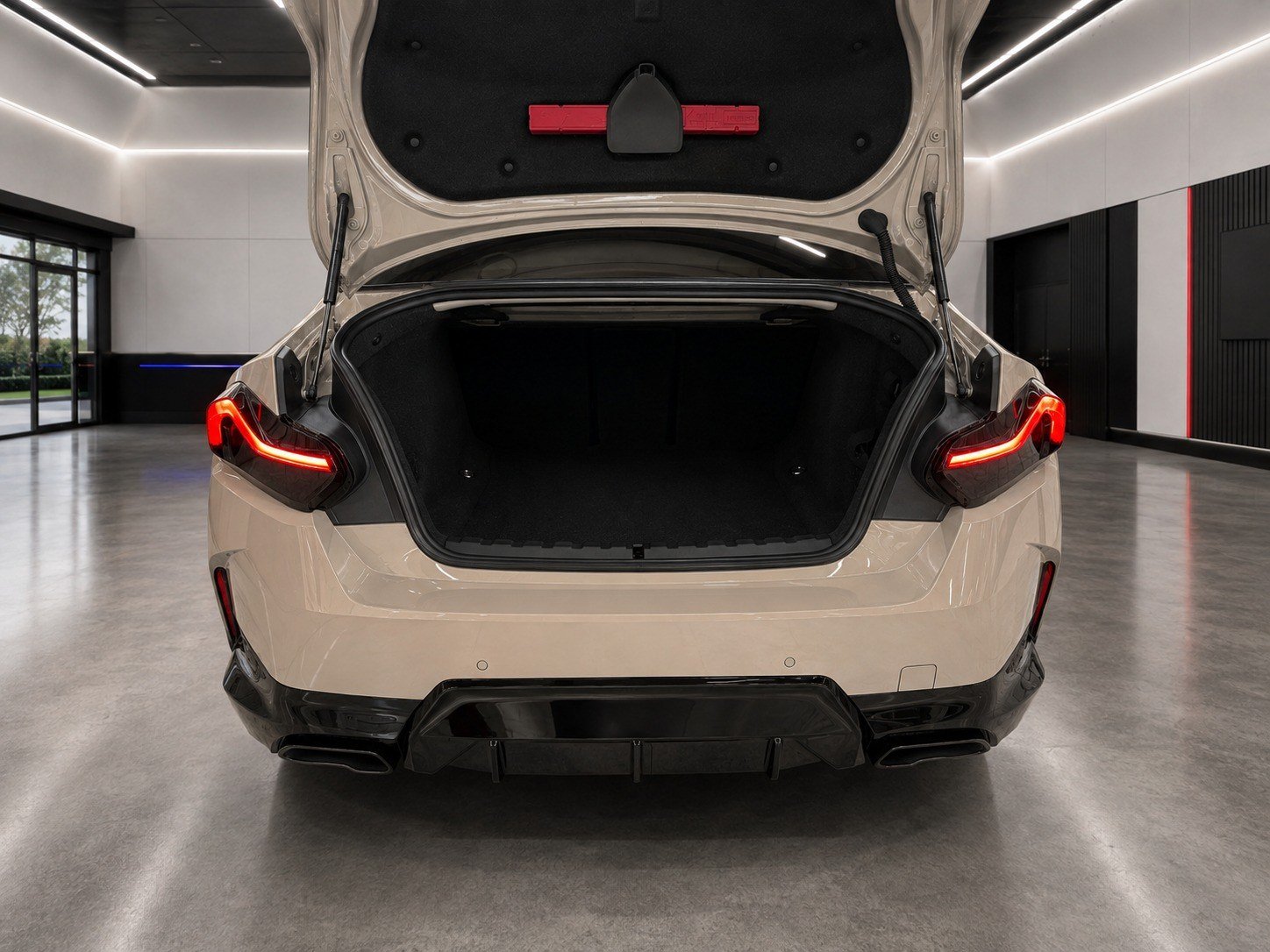 M240i xDrive maletero abierto