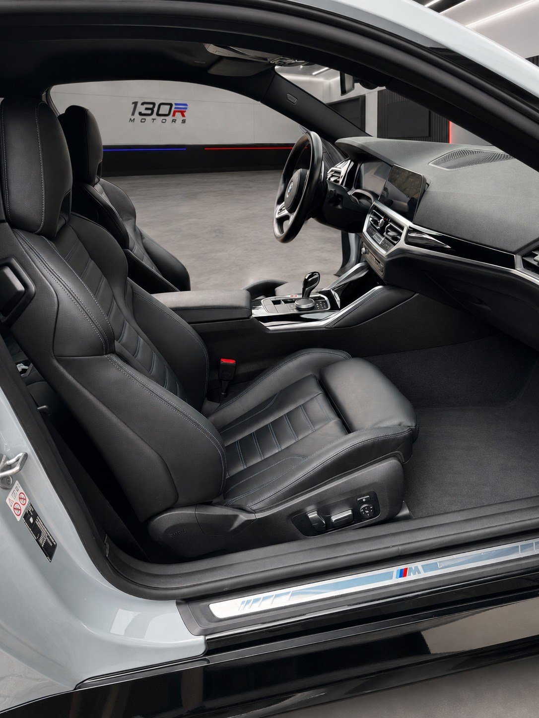 M240i xDrive puerta y asiento